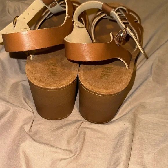JCPenney Tan Leather Women's Sandals - Picture 8 of 9